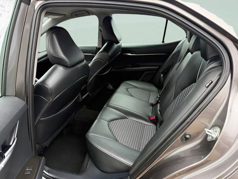 Used 2023 Toyota Camry SE FWD image 5