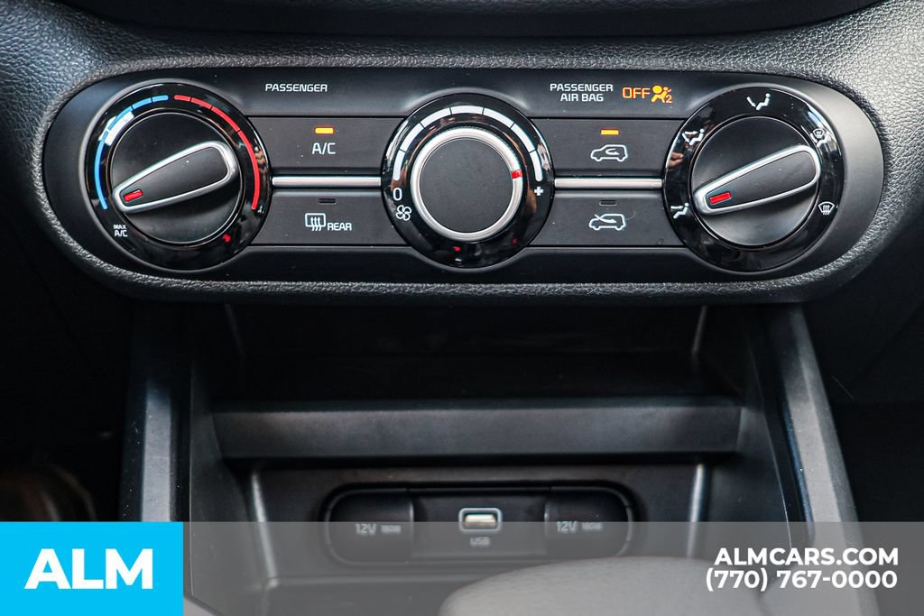Used 2025 Kia Soul LX w/ LX Technology Package FWD image 38