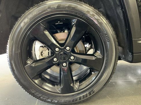 Used 2023 Jeep Grand Cherokee Altitude AWD/4WD image 26