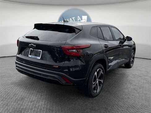 Certified 2024 Chevrolet Trax RS image 3