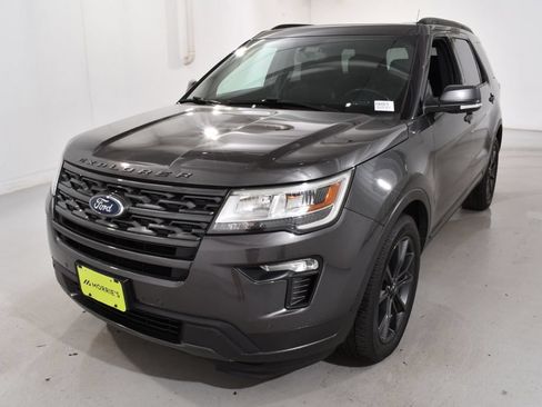 Used 2019 Ford Explorer XLT w/ Equipment Group 202A AWD/4WD image 2