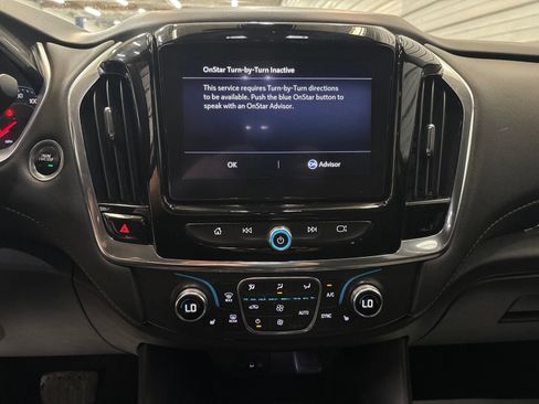 Used 2020 Chevrolet Traverse LT w/ Driver Confidence II Package AWD/4WD image 16