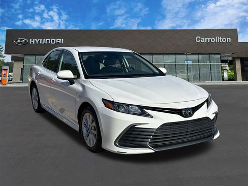 Used 2023 Toyota Camry LE image 3