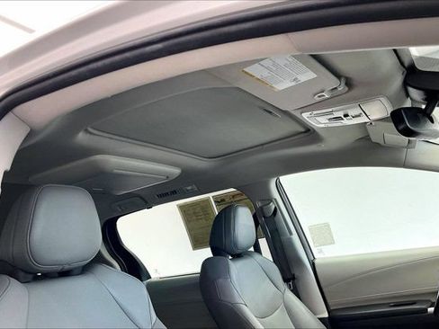 Used 2022 Toyota Sienna XLE w/ XLE Plus Package FWD image 25