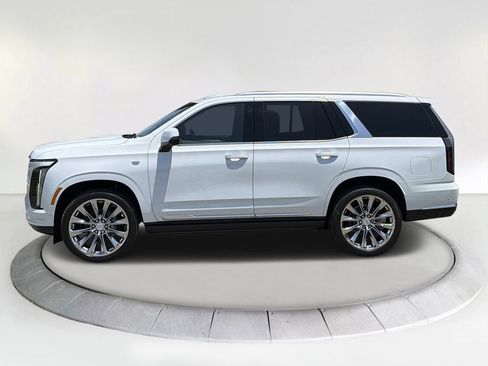 New 2026 Cadillac Escalade Luxury AWD/4WD image 2