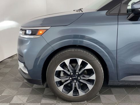 Used 2024 Kia Carnival EX image 10