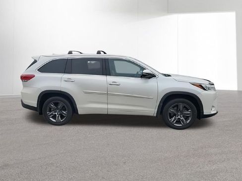 Used 2018 Toyota Highlander Limited Platinum image 11