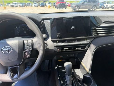 Used 2025 Toyota Camry LE FWD image 10