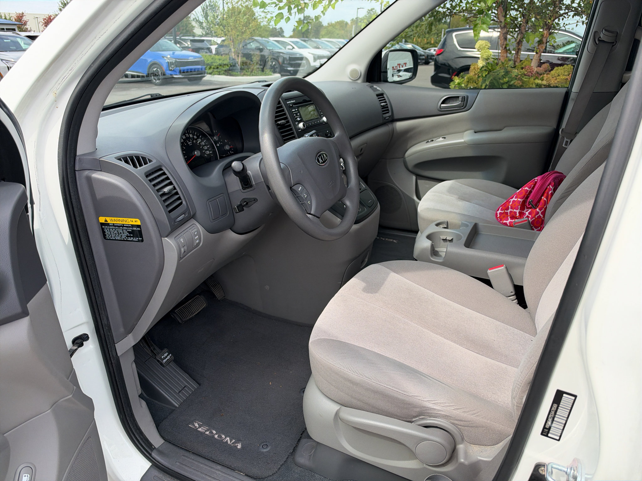 Used 2012 Kia Sedona LX w/ PWR Pkg FWD image 5