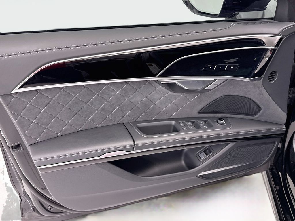 Used 2024 Audi S8 AWD/4WD image 23