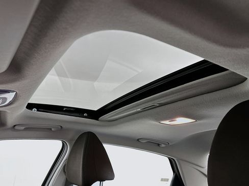 Used 2025 Hyundai Elantra SEL image 26