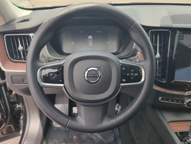 Used 2023 Volvo XC60 B5 Plus w/ Climate Package FWD image 24
