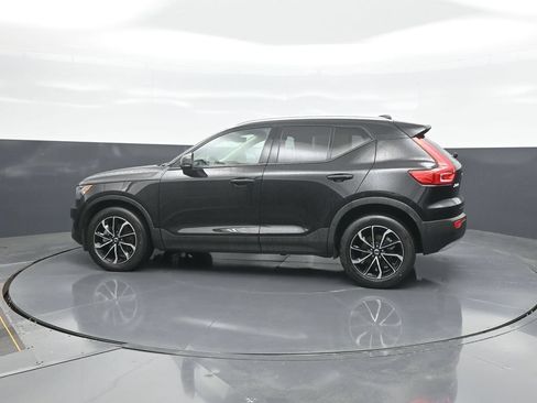 Used 2021 Volvo XC40 T5 Momentum w/ Premium Package AWD/4WD image 4