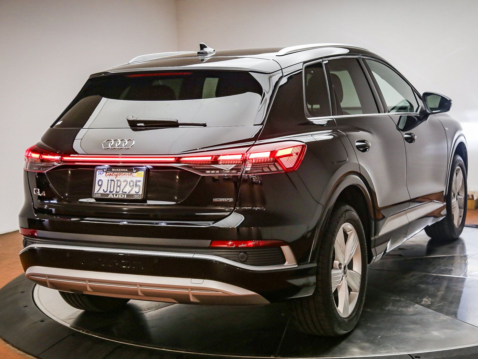 Certified 2023 Audi Q4 e-tron Premium w/ Convenience Package AWD/4WD image 7