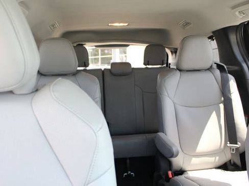 Certified 2026 Toyota Sienna XLE FWD image 29
