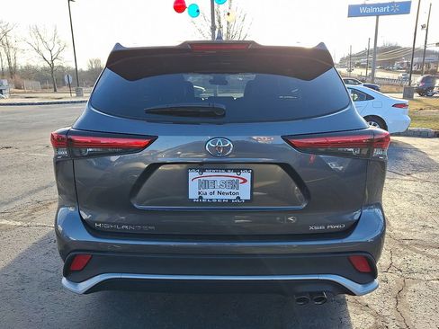Used 2023 Toyota Highlander XSE AWD/4WD image 15