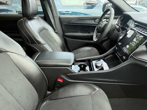 Used 2023 Jeep Grand Cherokee L Laredo AWD/4WD image 3