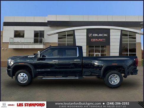 Used 2024 GMC Sierra 3500 Denali image 2