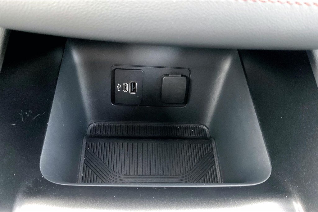 Used 2026 Ford Explorer Active w/ Active Comfort Package RWD image 17