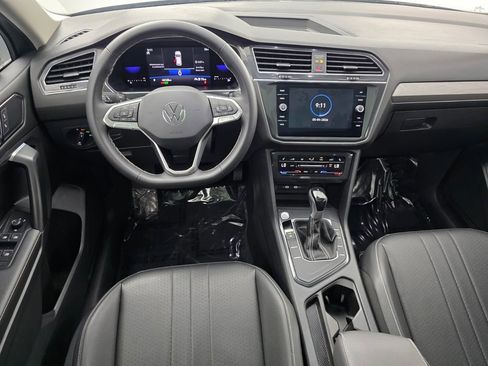 Used 2023 Volkswagen Tiguan SE w/ Panoramic Sunroof Package FWD image 13