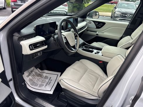 Certified 2025 Lincoln Aviator Black Label AWD/4WD image 24