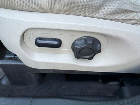 Used 2012 Ford Explorer XLT image 23