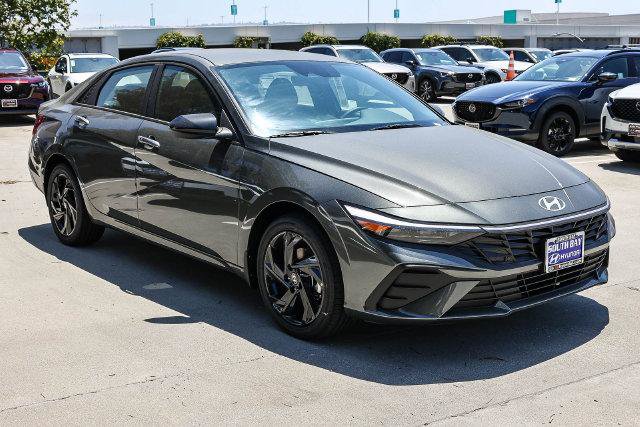 New 2026 Hyundai Elantra SEL FWD image 3