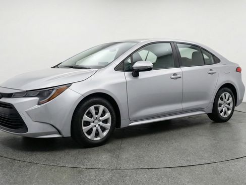 Used 2025 Toyota Corolla LE FWD image 3