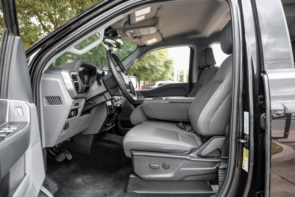 Used 2025 Ford F150 XLT w/ Equipment Group 301A Standard AWD/4WD image 40