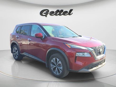 Used 2021 Nissan Rogue SV image 2