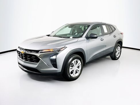 Used 2024 Chevrolet Trax LS w/ Driver Confidence Package image 3