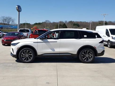 New 2026 Lincoln Nautilus Premier AWD/4WD image 5