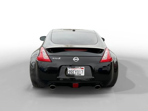 Used 2018 Nissan 370Z Coupe RWD image 4