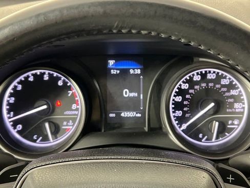 Used 2024 Toyota Camry SE image 11