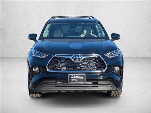 New 2025 Toyota Highlander Limited image 6