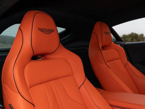 Used 2025 Aston Martin V8 Vantage Coupe image 17