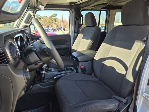 Used 2023 Jeep Wrangler Unlimited image 13