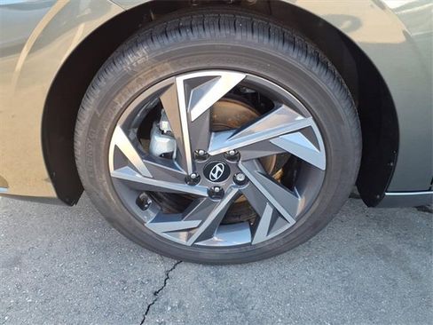 Certified 2025 Hyundai Elantra SEL image 6