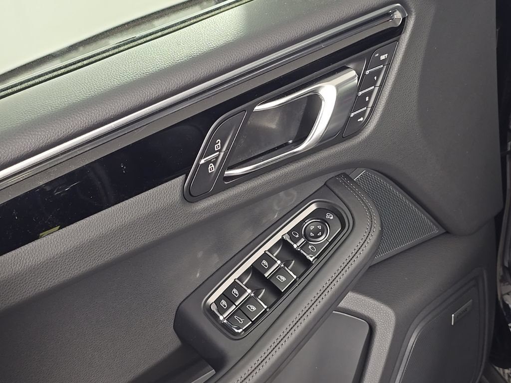 Certified 2026 Porsche Macan Turbo AWD/4WD image 16