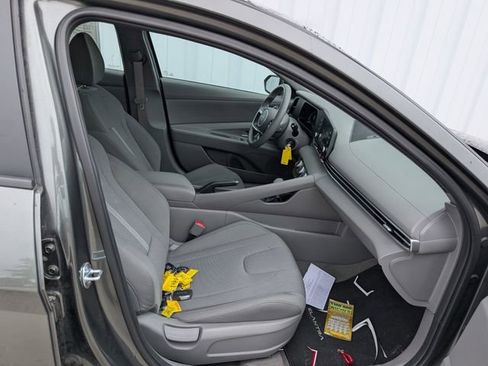 Used 2025 Hyundai Elantra SE w/ Cargo Package FWD image 19