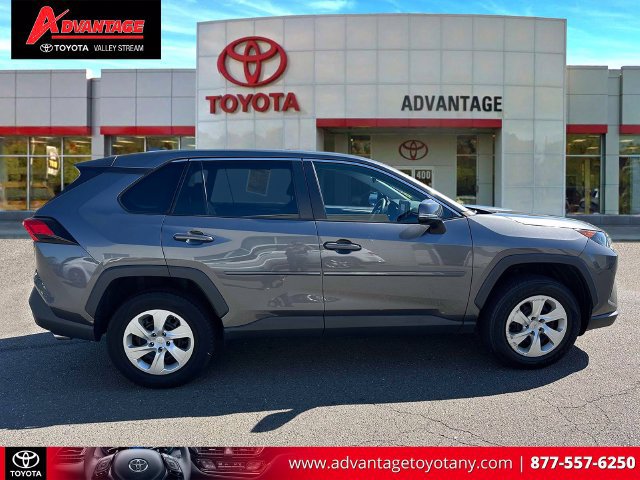 Certified 2022 Toyota RAV4 LE AWD/4WD image 5