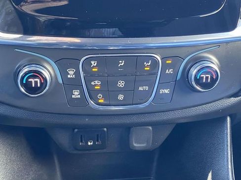 Used 2023 Chevrolet Traverse LT image 28