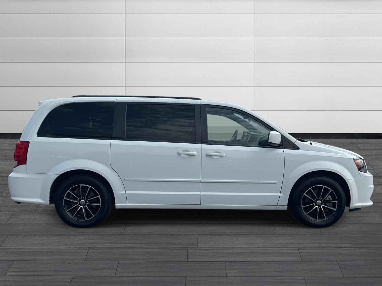 Used 2017 Dodge Grand Caravan SE FWD image 3