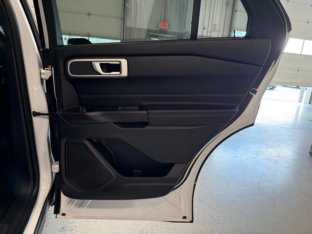 Used 2020 Ford Explorer XLT w/ Equipment Group 202A AWD/4WD image 30