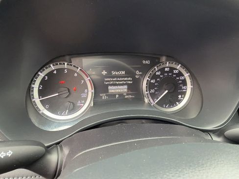 Used 2025 Toyota Highlander LE FWD image 21