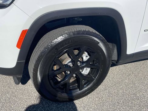 Used 2024 Jeep Grand Cherokee Altitude image 28