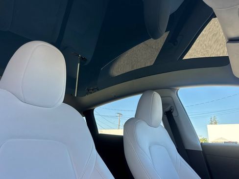 Used 2023 Tesla Model Y Performance AWD/4WD image 16