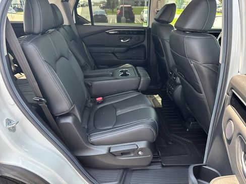 Certified 2025 Honda Pilot Touring image 24