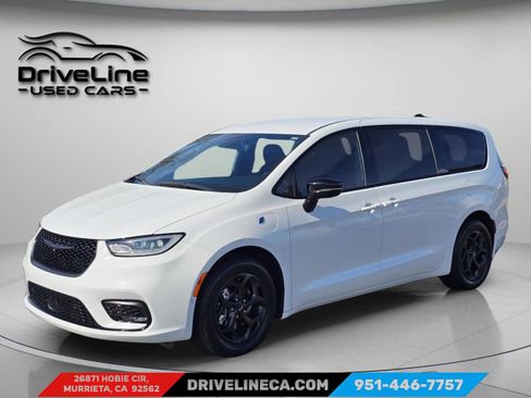 Used 2024 Chrysler Pacifica Limited FWD image 12