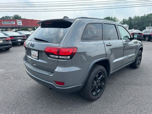 Used 2019 Jeep Grand Cherokee Laredo AWD/4WD image 5